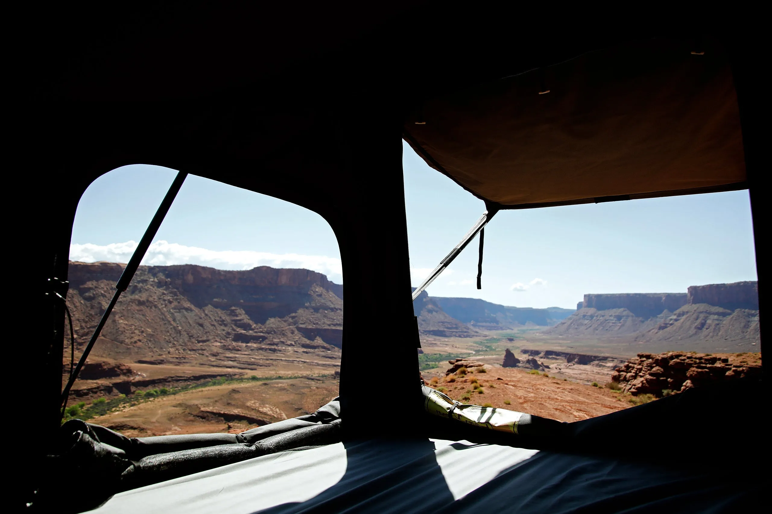 Equipt Stealth Hard Shell Roof Top Tent