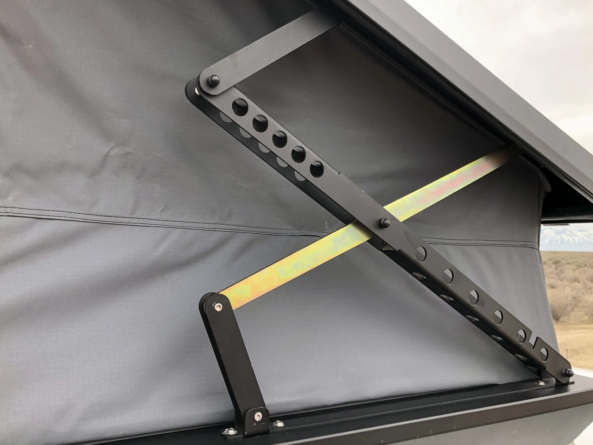 Equipt Stealth Hard Shell Roof Top Tent