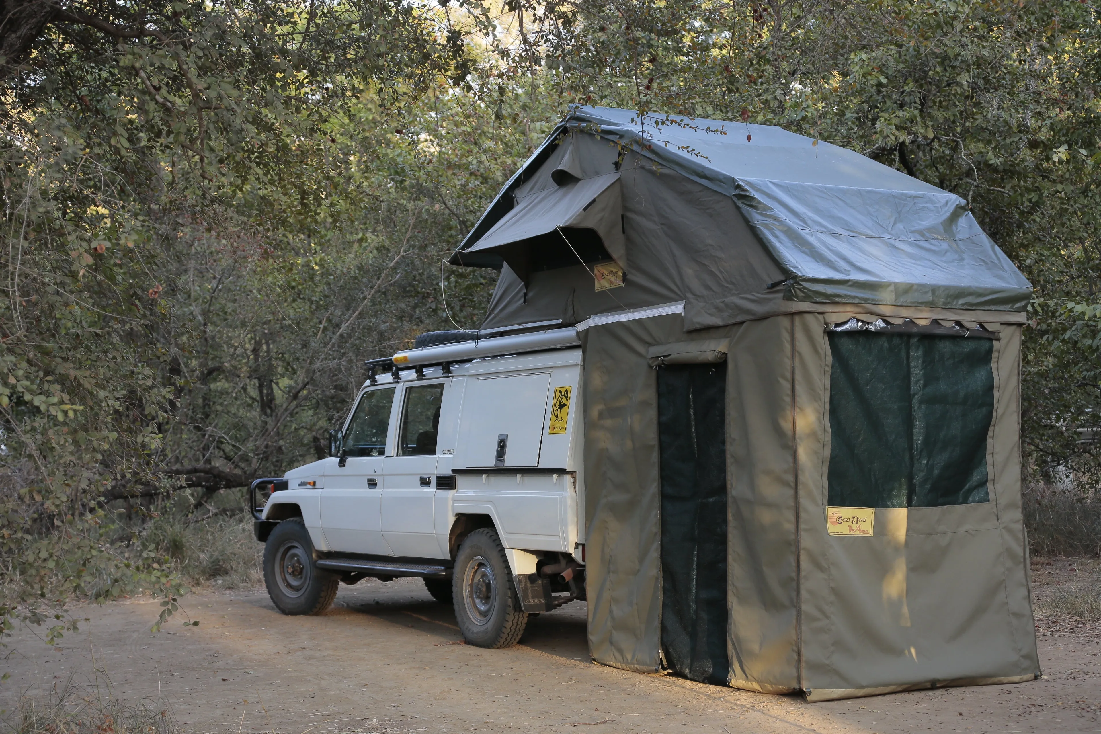 Equipt XKLUSIV Roof Top Tent