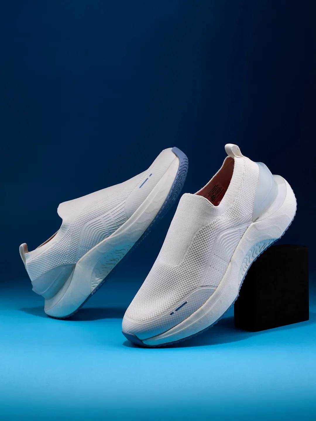 FLYNN White Men's Walking Shoes