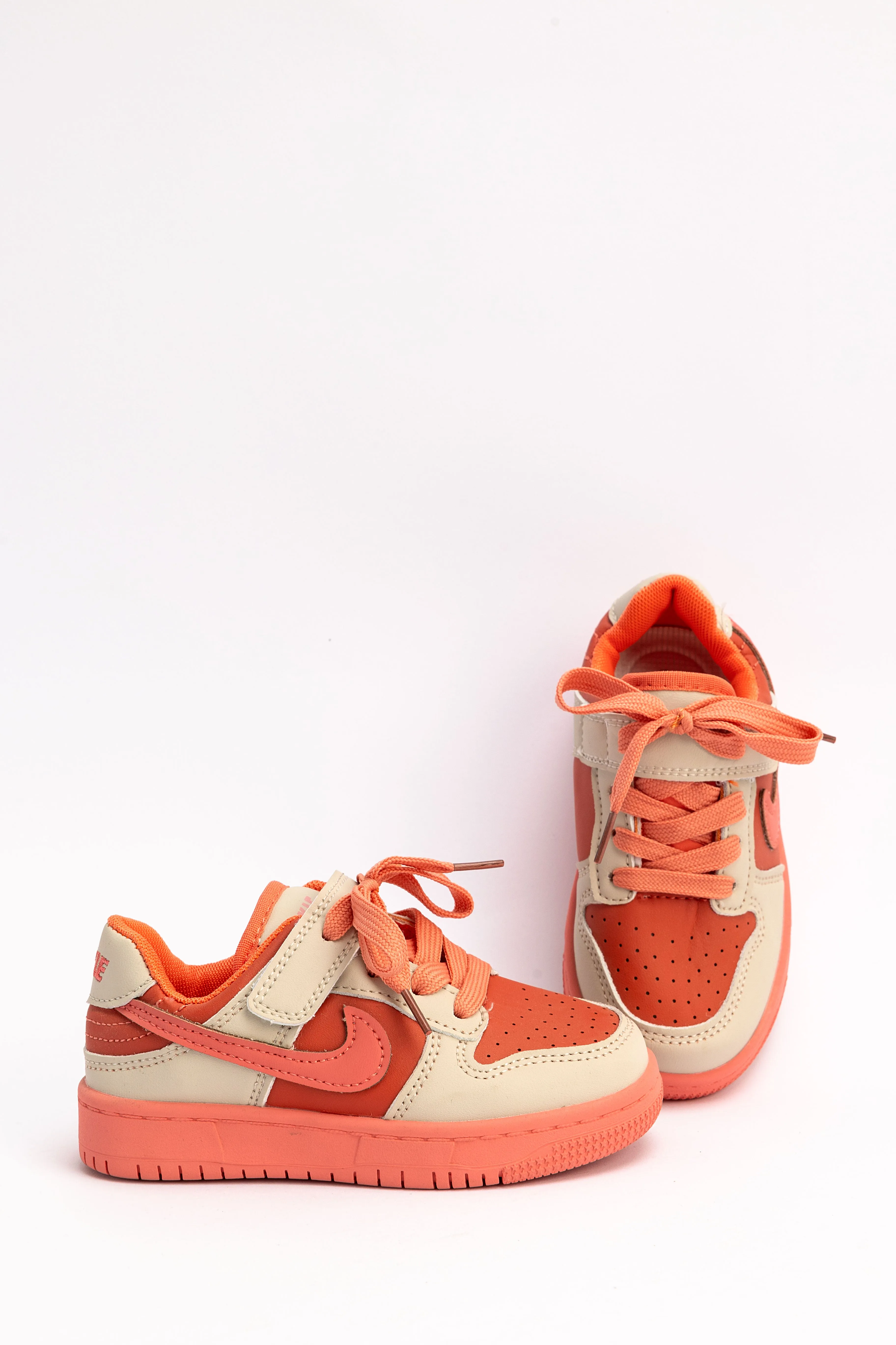 SPORTS SHOES